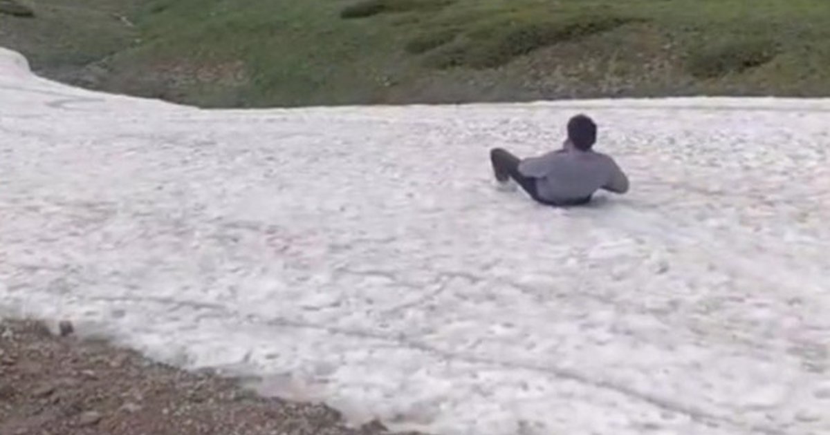 Bolu'da gençler kar keyfi yaptı