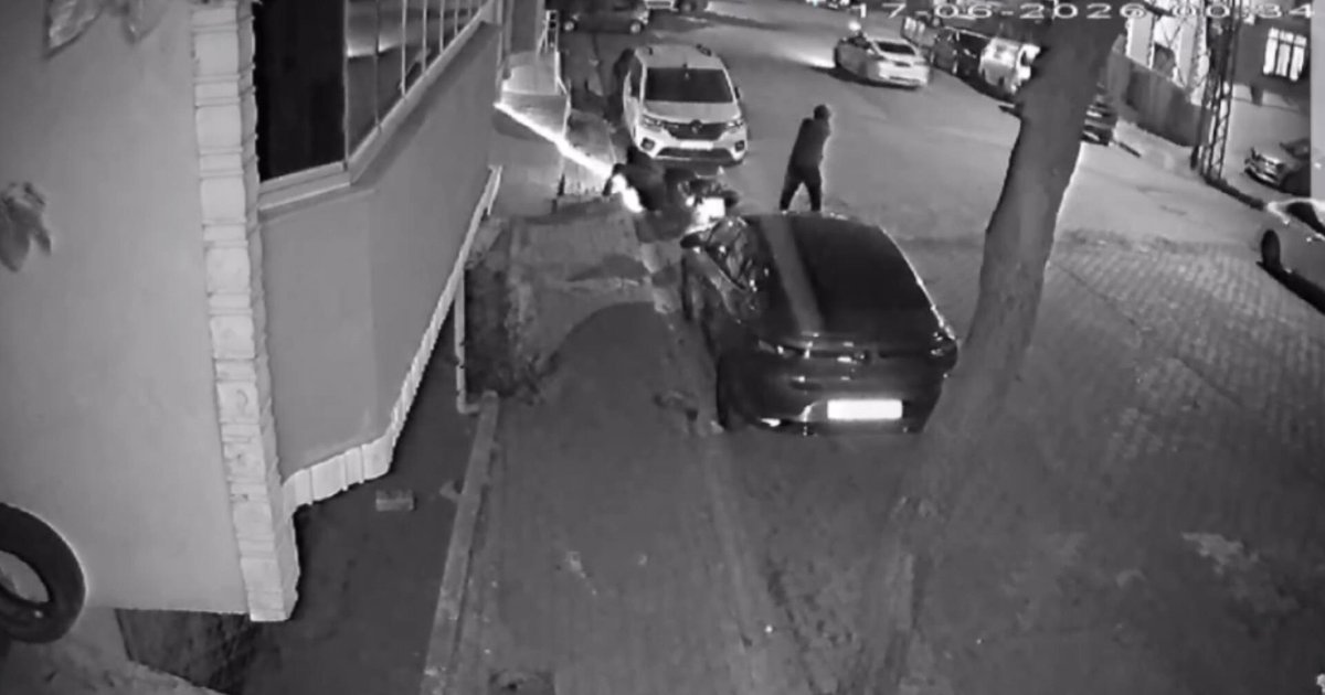 Esenyurt'ta silahlı çatışma: Çok sayıda araca kurşun isabet etti