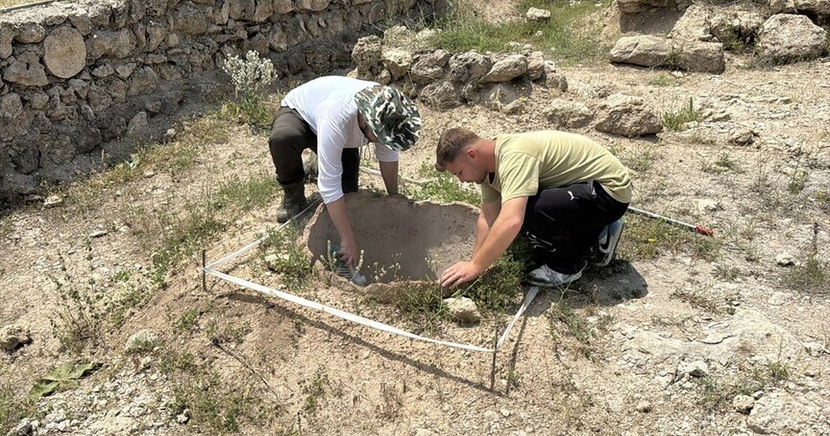 Karabük'te 1750 yıllık pitos mezar bulundu