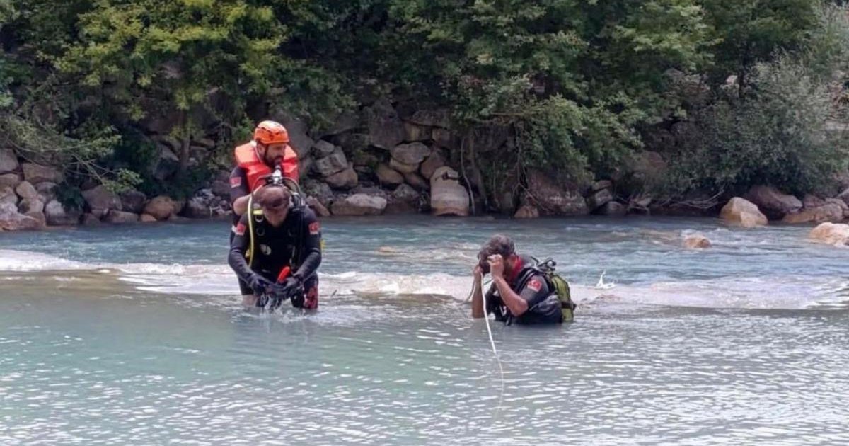 Antalya'da serinlemek için girdiği çayda kayboldu