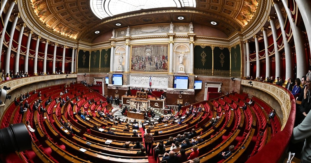 Fransa'da aşırı sağcılar enerji stratejisine karşı gensoru verdi