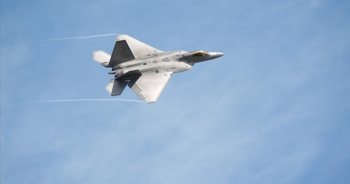 ABD F-22'leri İsrail'de Üs Pistinde Konuşlandı