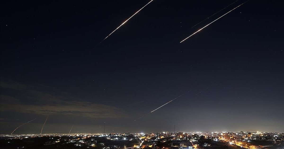 İran, ABD üslerine ve İsrail'e yeni saldırılar düzenledi