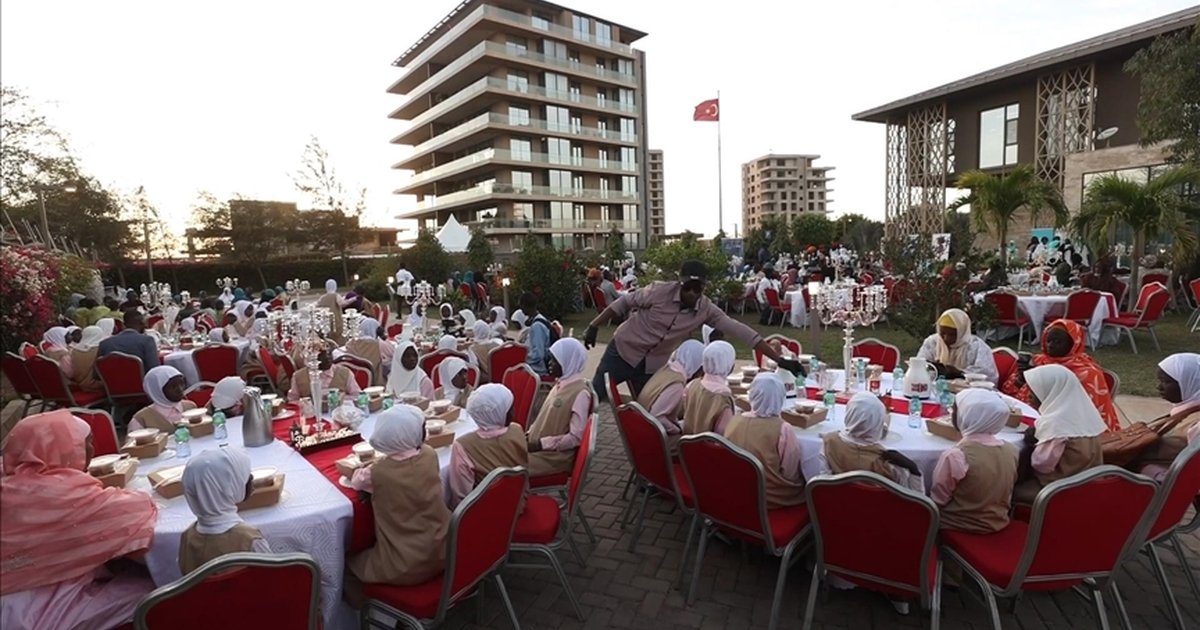 Dakar Büyükelçiliğinde Dünya Yetimler Günü için iftar programı