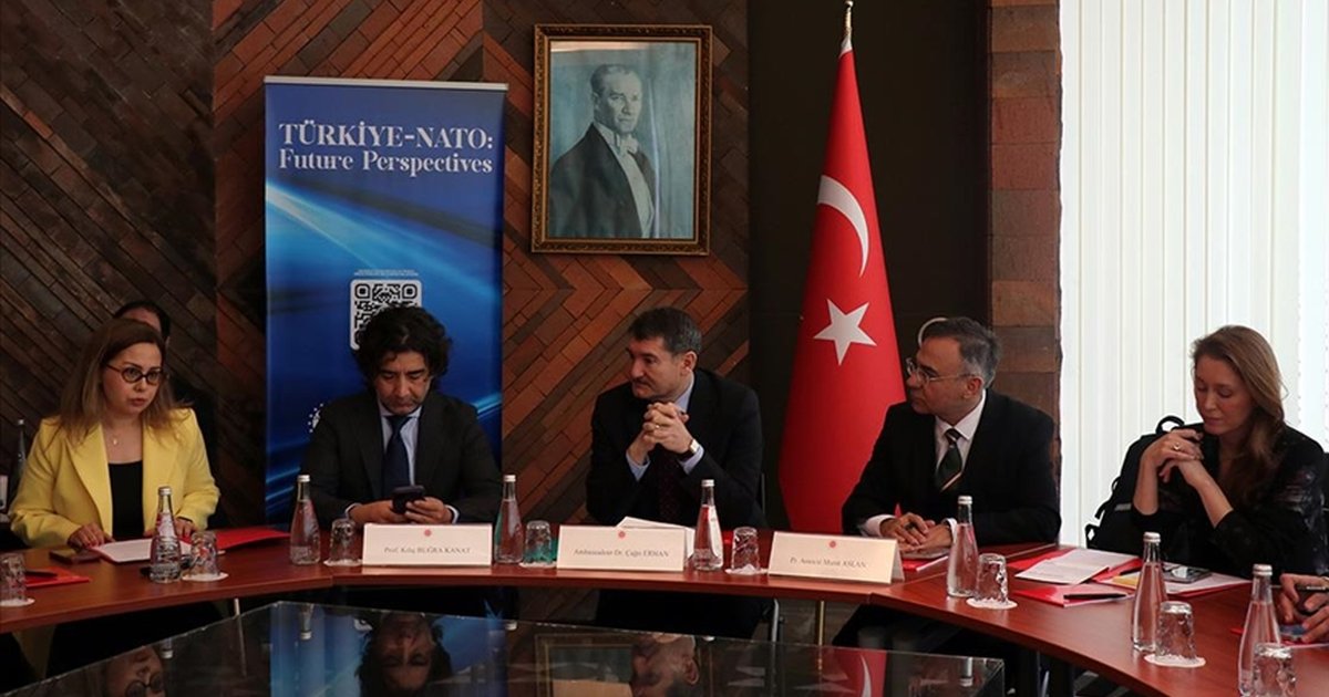 Paris'te Türkiye-NATO ilişkilerini ele alan toplantı