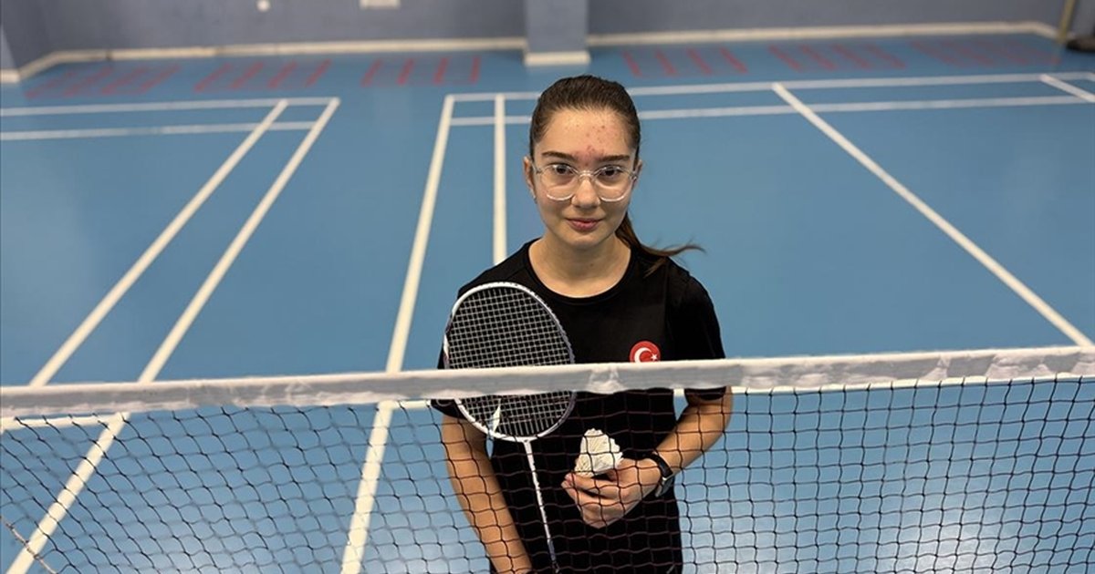 Milli badmintoncu Beril Avrupa'da kürsüyü hedefliyor