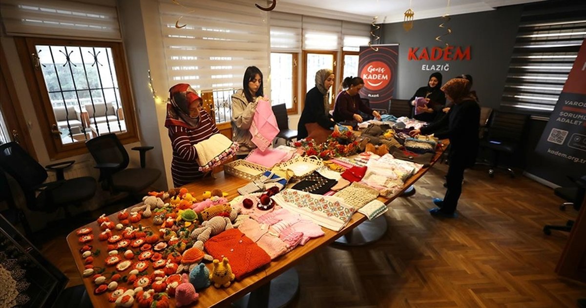 Elazığ'da kadınlar Gazze'ye destek için el emeği ürünler yapıyor