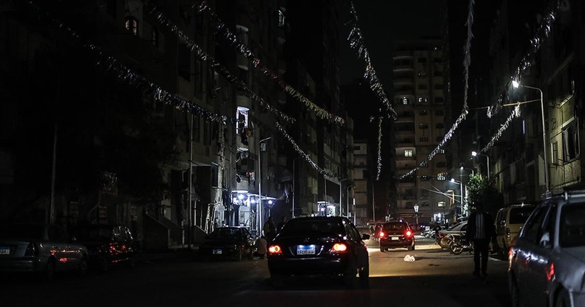 Mısır'da enerji tasarrufu için dükkanlar erken kapandı