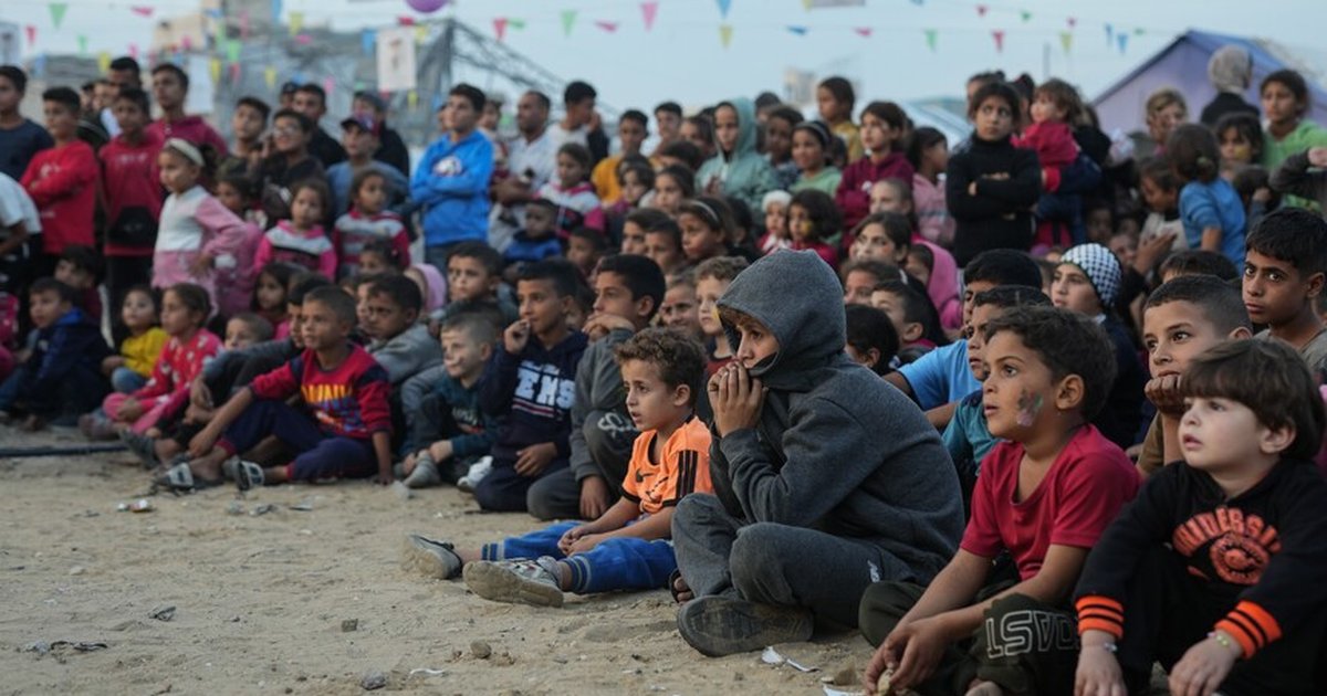 Gazzeli çocuklar İsrail bombardımanında erken büyüyor