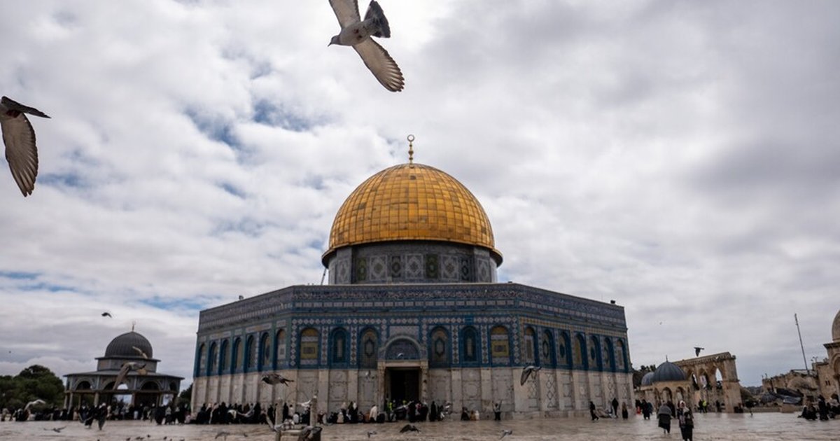 Mescid-i Aksa 41 gün sonra ibadete açıldı