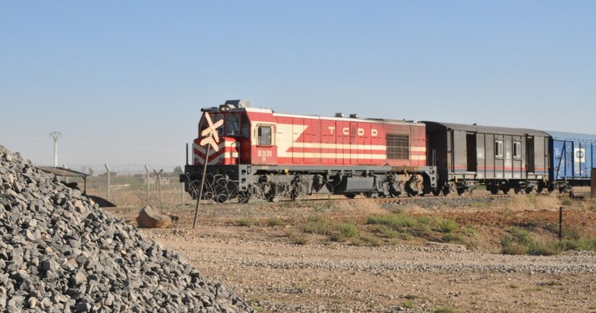 Suriye sınırındaki tren hattı trafiğe açıldı