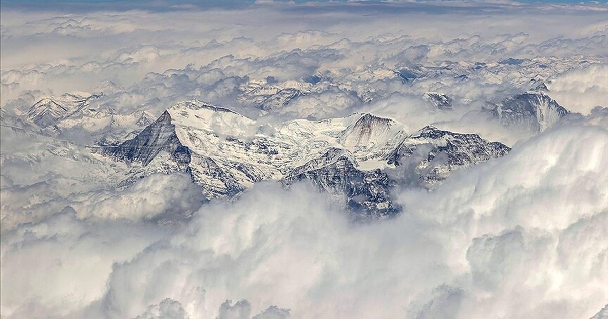 Everest'te buz bacağı tırmanışı aksattı