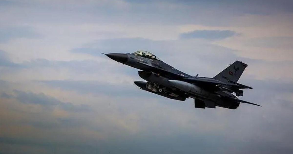Polonya uçağında kaçırılma paniği! Türk F-16'ları havalandı