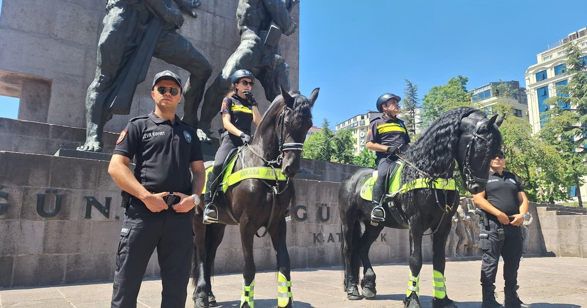Ankara'da NATO Zirvesi öncesi atlı polis devriye