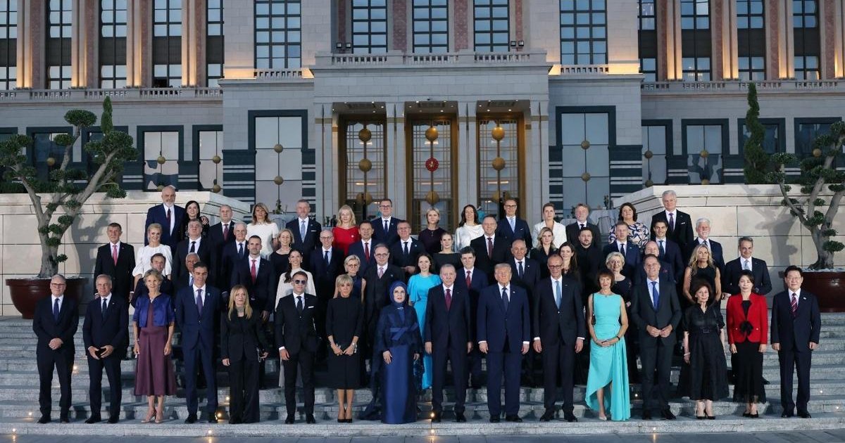 NATO Zirvesi'nde renkli kareler