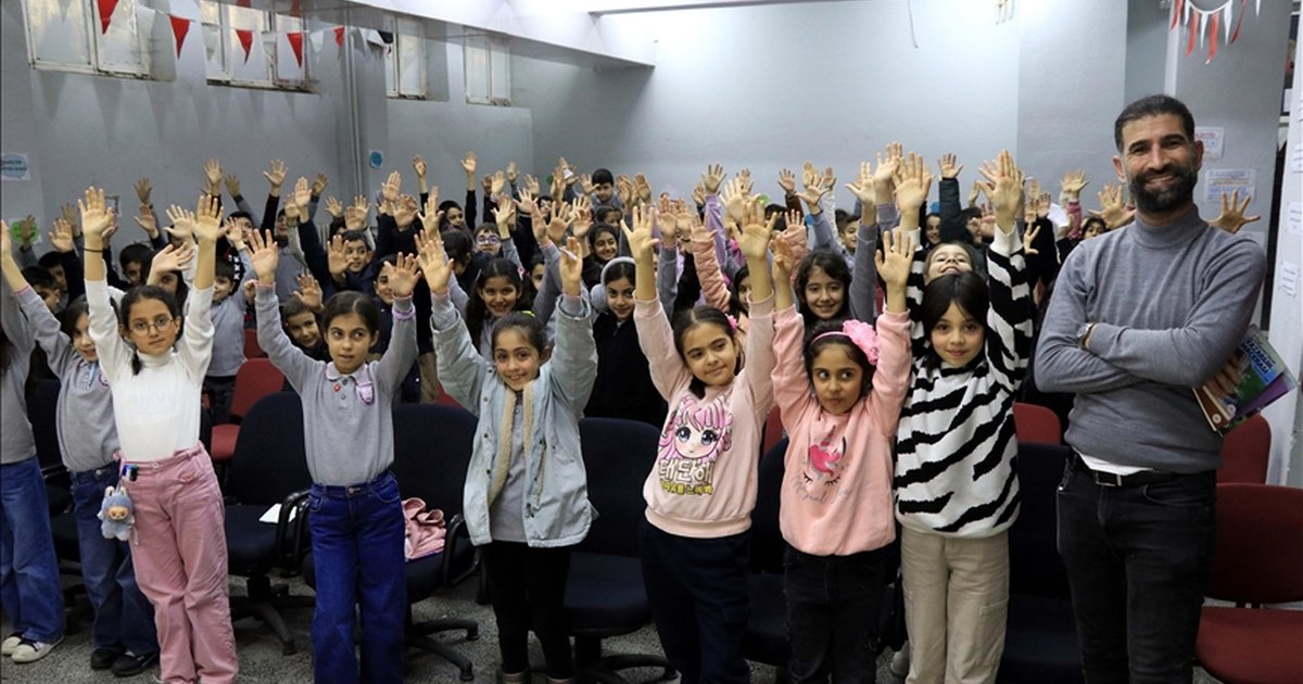 Eğitmen Gürkan Kap, kırsaldaki okulları geziyor