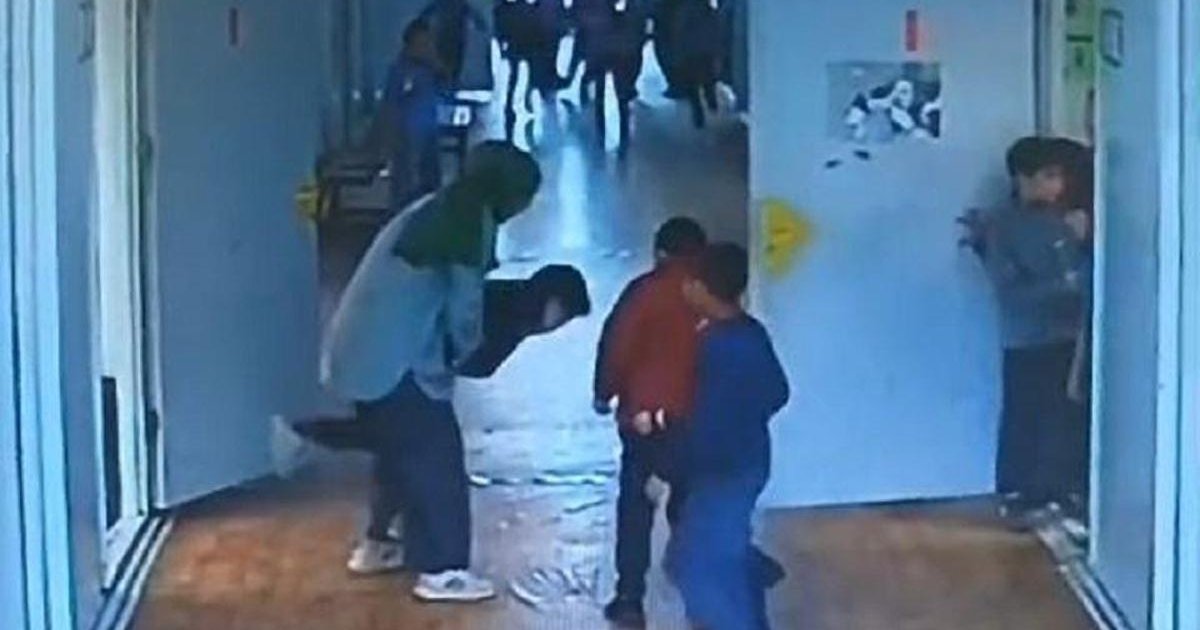 Öğrencinin hayatını öğretmenin Heimlich manevrası kurtardı