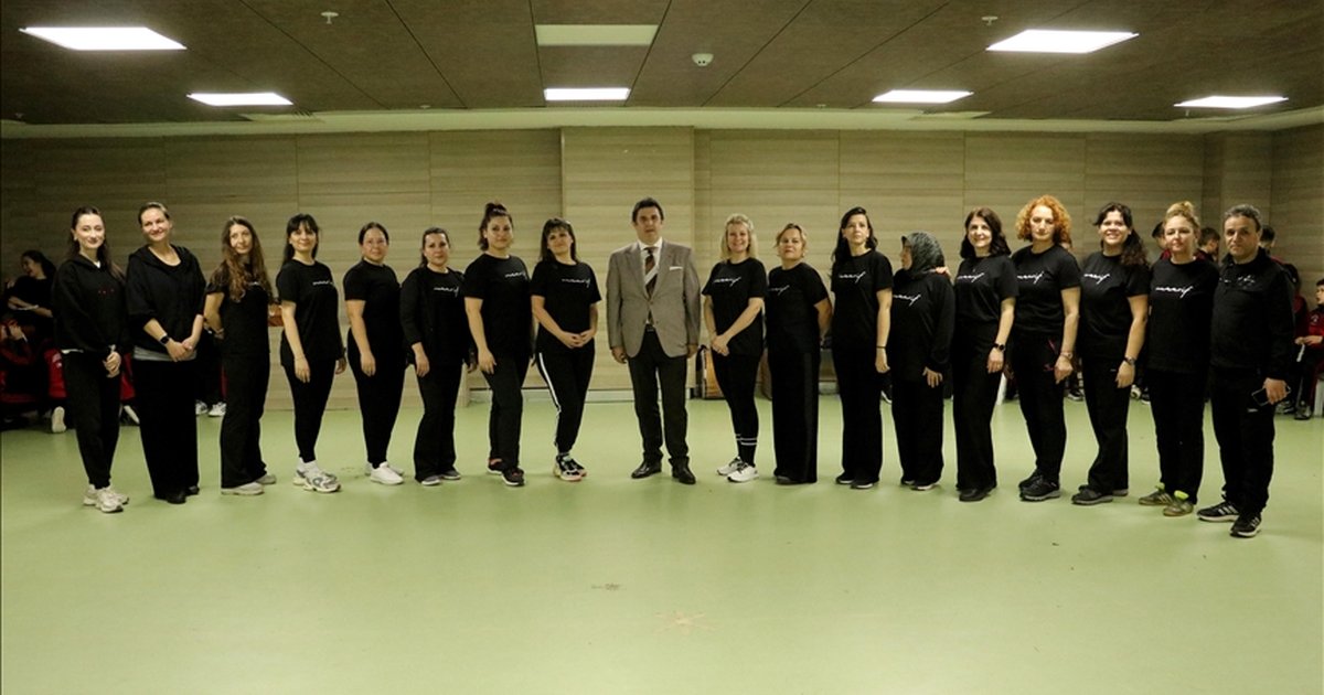 Tekirdağ'da kadın öğretmenler stresi halk danslarıyla atıyor