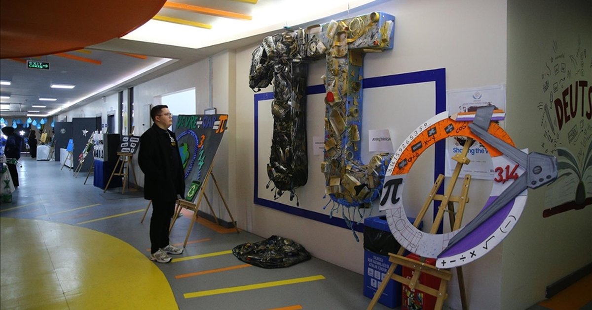 Adana'da öğrencilerin atık malzemelerden eserleri sergilendi