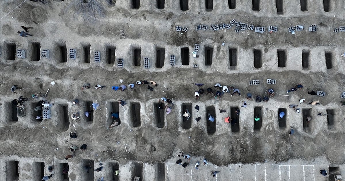 İran'daki okul saldırısında yaralı kurtulan kız öğrenci konuştu