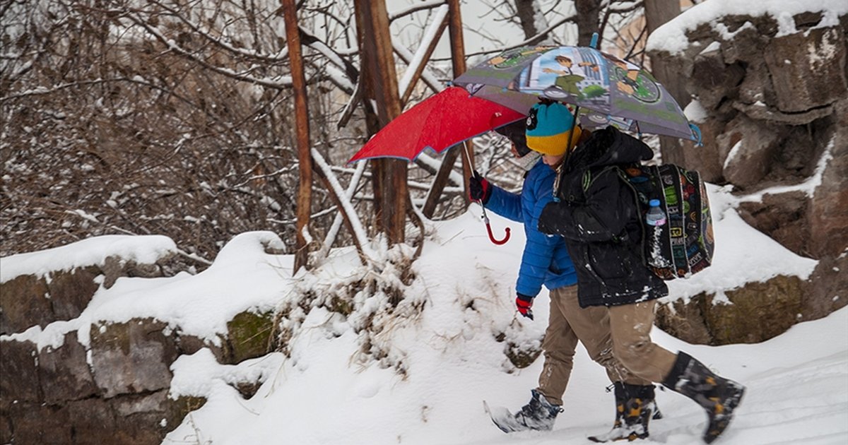 Hakkari ve Şanlıurfa'da eğitime hava koşulları nedeniyle ara