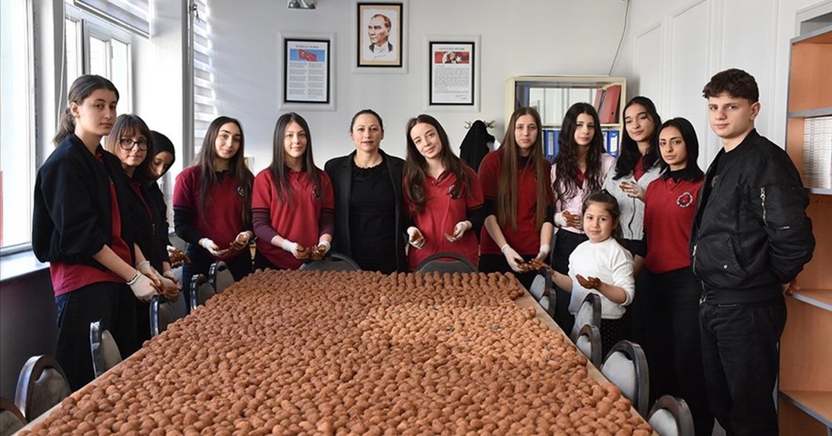 Trabzonlu öğrencilerden çevre projesi: 20 bin tohum topu