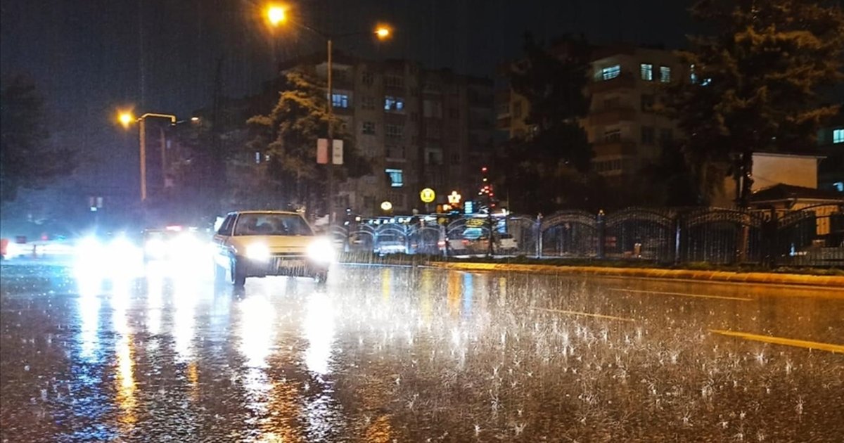 Şanlıurfa'da sağanak nedeniyle eğitime ara verildi