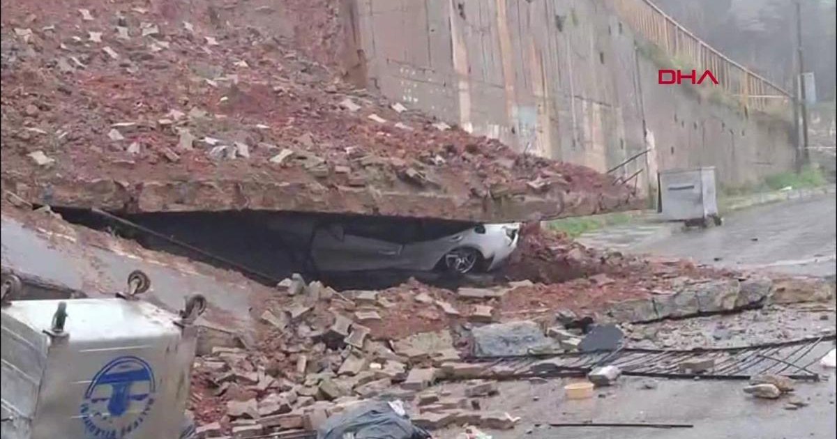 İstanbul'da okulun istinat duvarı çöktü