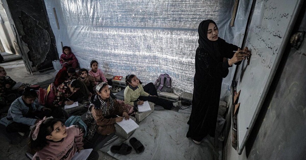 Gazzeli gönüllü öğretmenler eğitim için çabalıyor