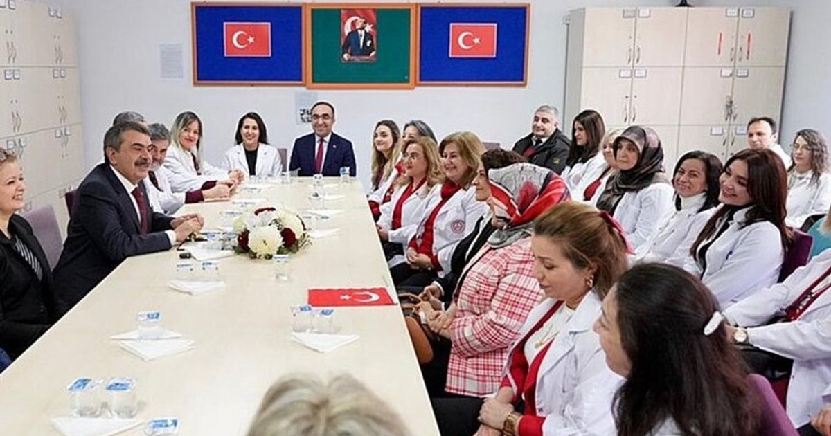 Bakan Tekin'den sözleşmeli öğretmenlere yer değişikliği açıklaması