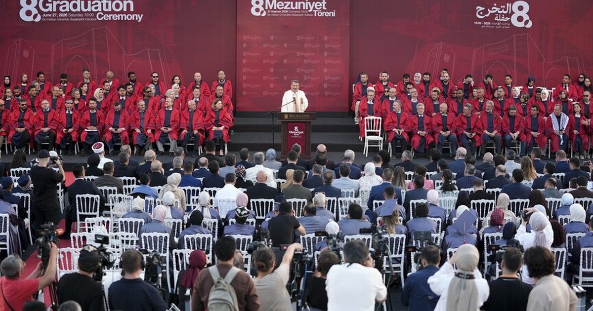 İbn Haldun Üniversitesi 8'inci Mezunlarını Uğurladı