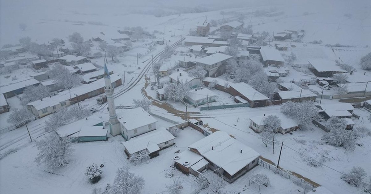 Tekirdağ ve Tokat'ta kar yağışı etkili oluyor