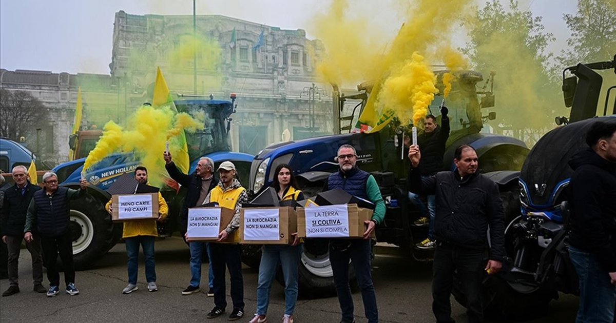 İtalya'da çiftçiler maliyet artışlarını protesto etti