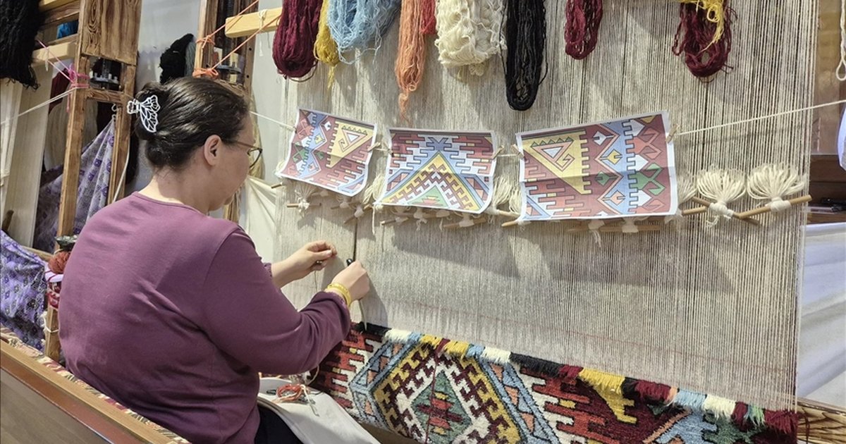 Isparta'da halı dokuma geleneği canlanıyor