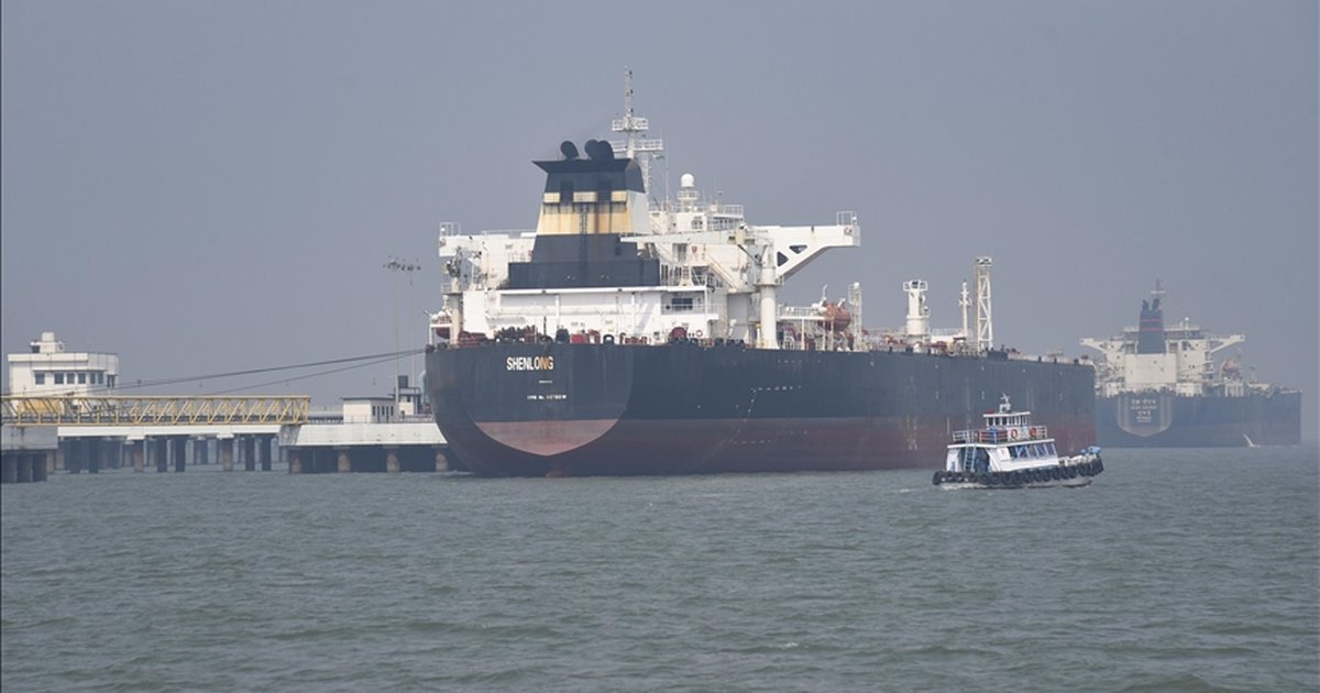 Hürmüz Boğazı'nda Gemi Geçişi Savaş Öncesi Seviyeye Geriledi