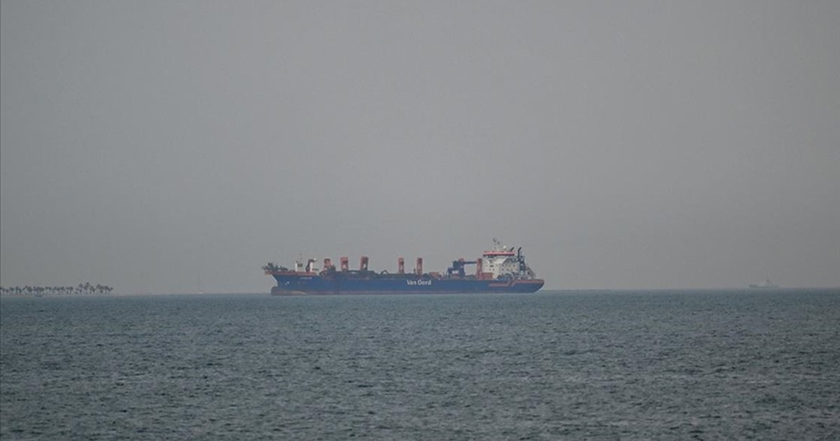 350'den fazla tanker İran'dan izin bekliyor