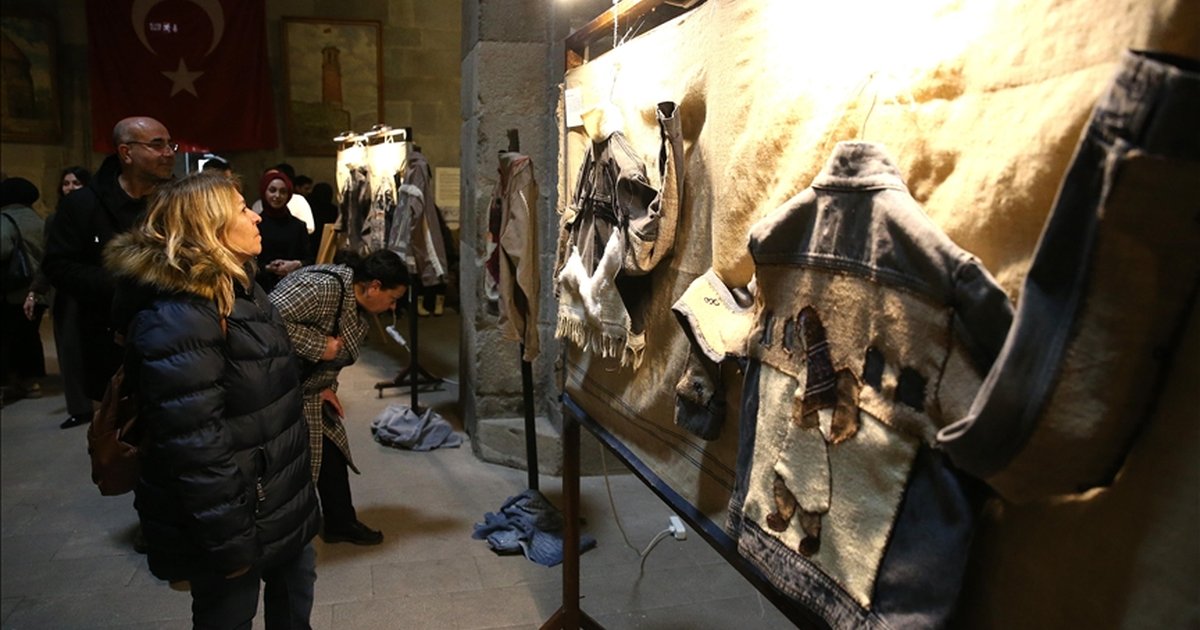 Erzurum'un simgeleri eski ceketlere işleniyor