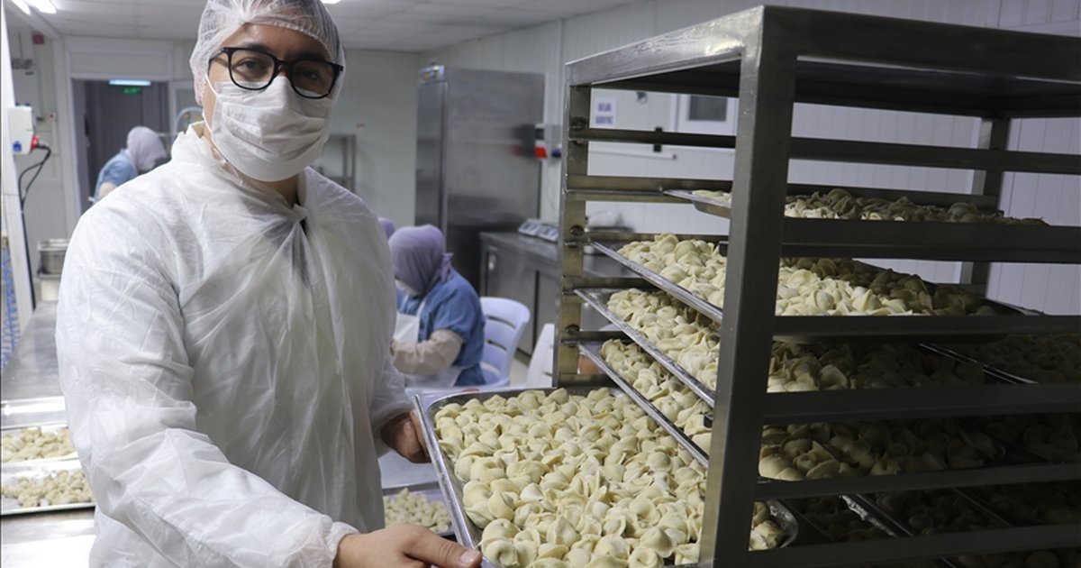 Adanalı eczacı kadınlara istihdam sağlıyor