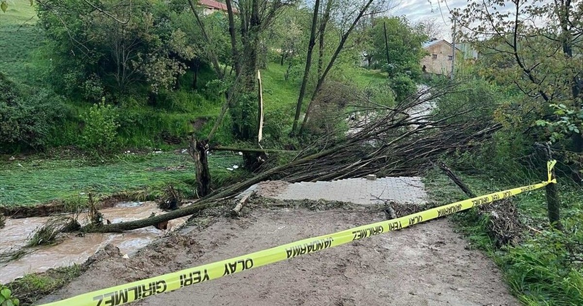 Sağanak yağışlar bazı illerde yaşamı olumsuz etkiliyor