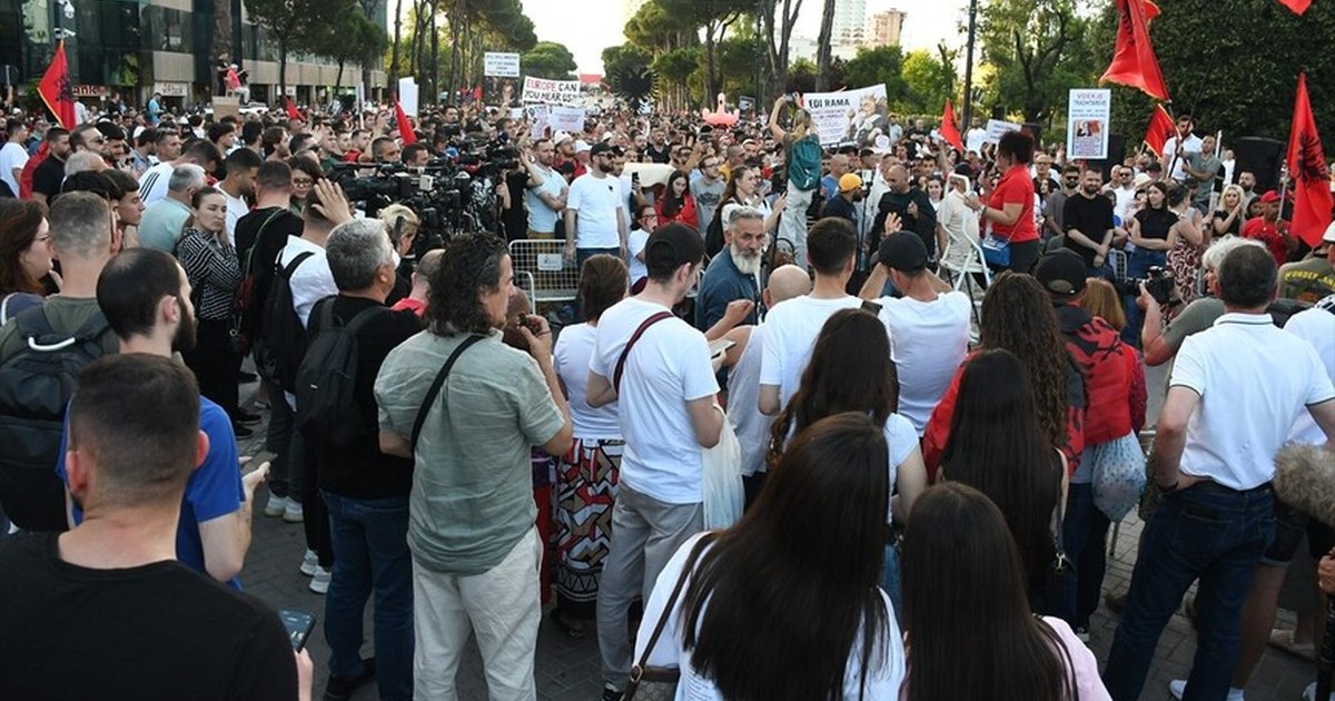 Arnavutluk'ta turizm projesine karşı gösteriler 16. gününde