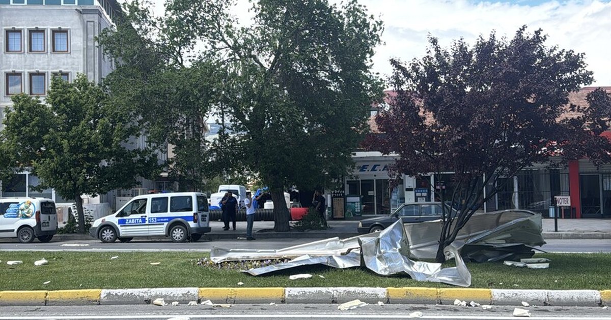 Erzincan'da Kuvvetli Rüzgar Zararları