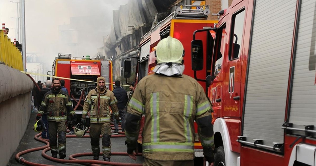 İran'da Helikopter Meyve-Sebze Haline Düşmesi Sonucu Kaos