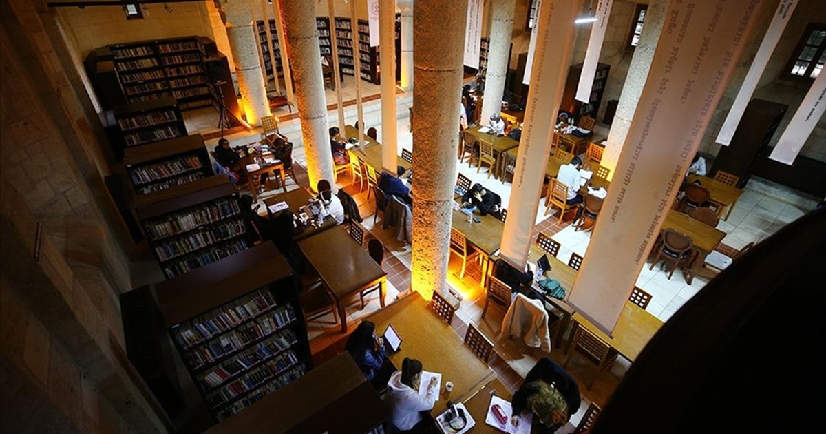 Tarihi kilisede kütüphane 65 bin ziyaretçi ağırladı