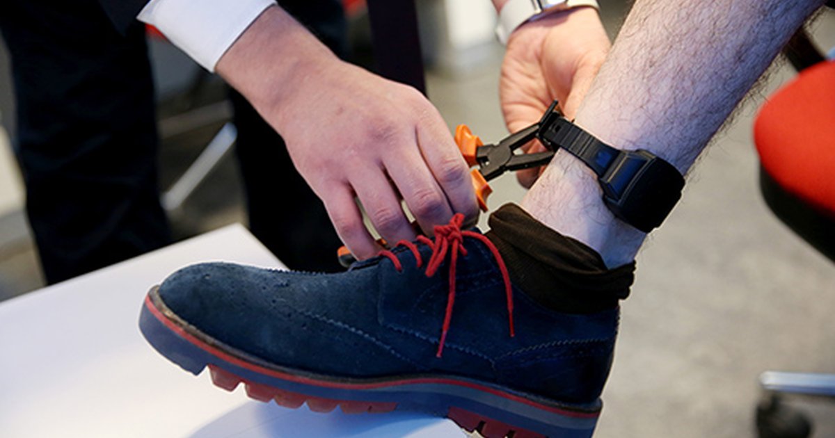 Akran zorbalığı davasında emsal karar: Elektronik kelepçe takıldı