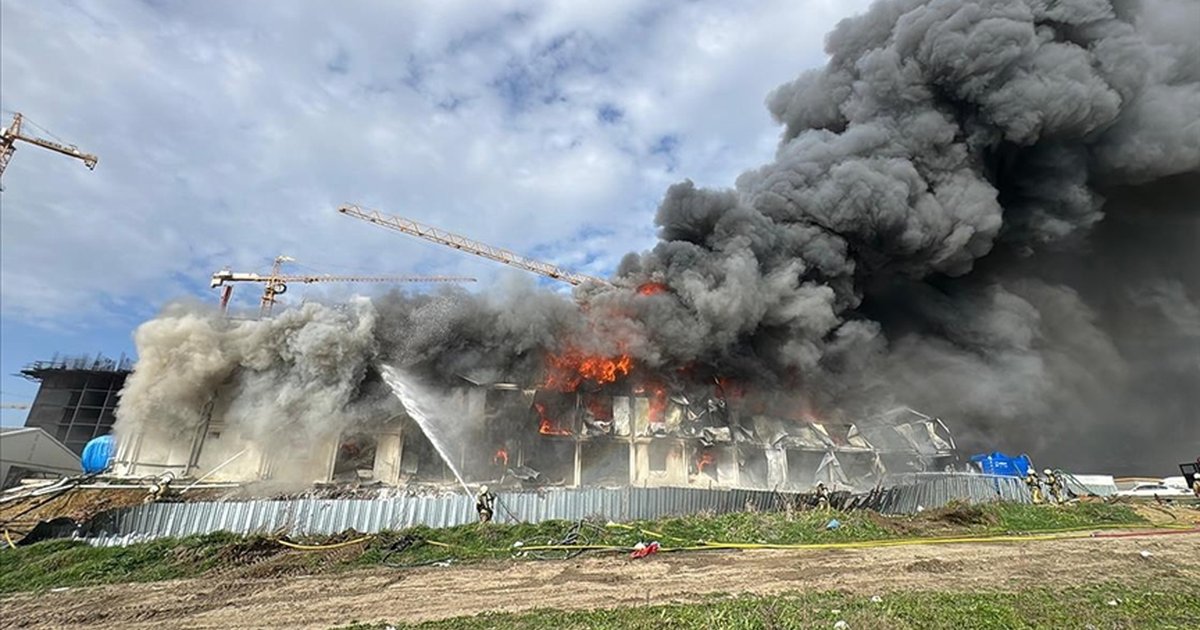 İstanbul Tuzla'da işçi konteynerinde yangın