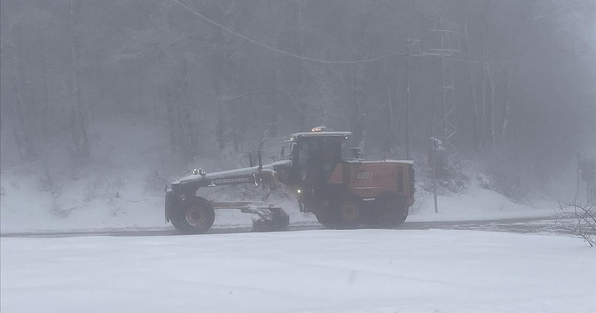 Bolu Dağı'nda kar ve sis etkili oldu