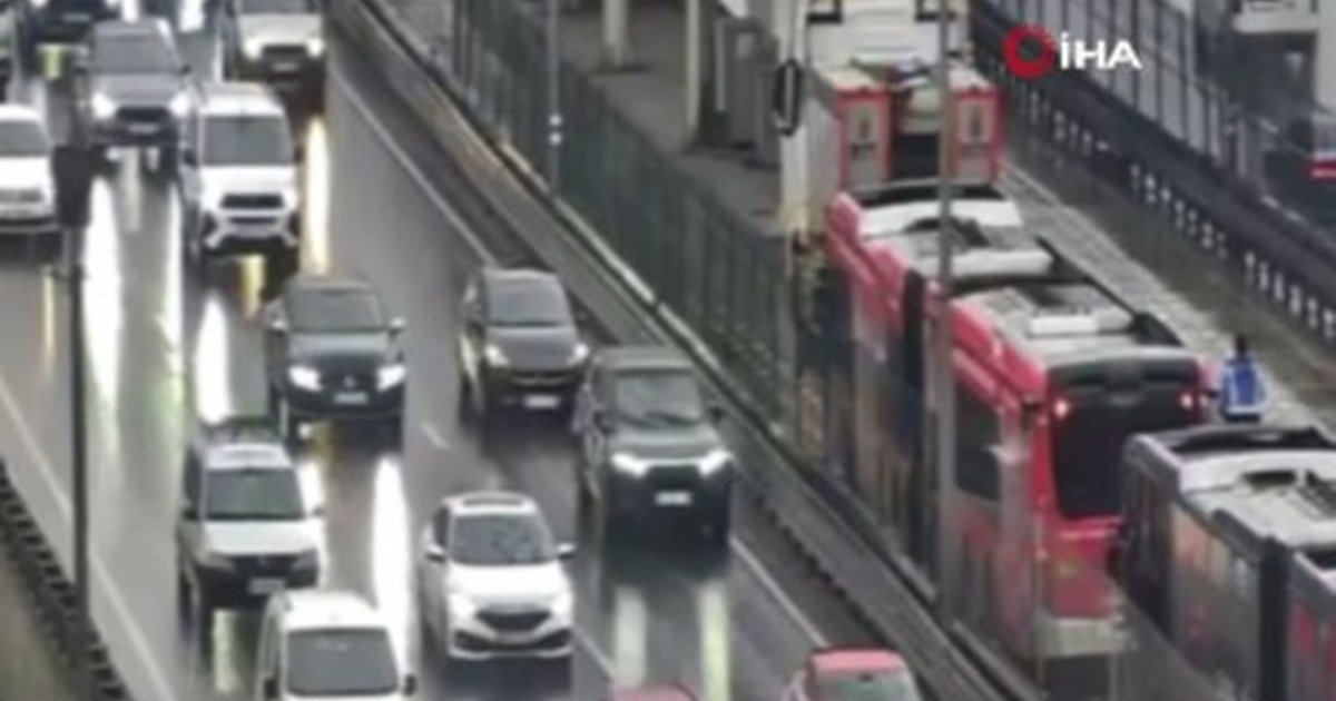 Avcılar'da Metrobüs Kazası: 4 Yaralı