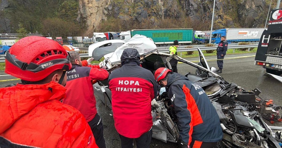 Artvin'de feci kaza: 2 ölü, 1 yaralı