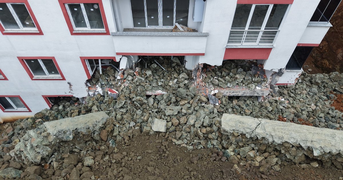 Trabzon'da istinat duvarı çöktü: 9 katlı binada hasar