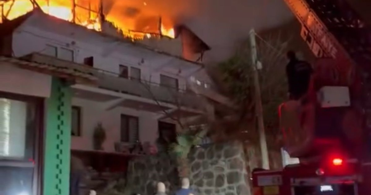 Kocaeli'de Ev Yangını: Başiskele'de Çatı Çıktı